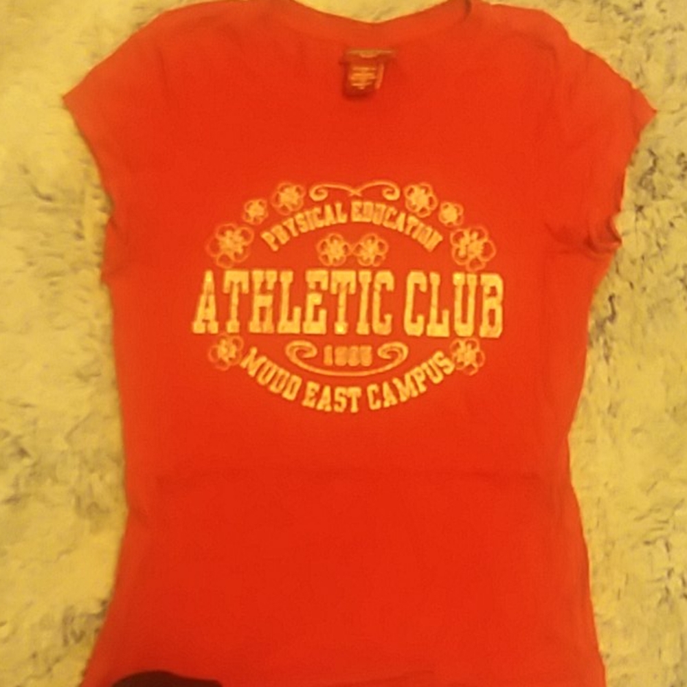 Red printed tee
